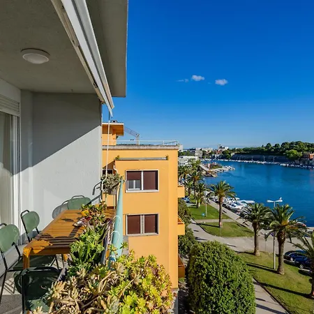 Harbor Lights Apartment Apartment