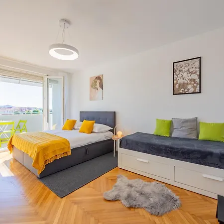 Harbor Lights Apartment