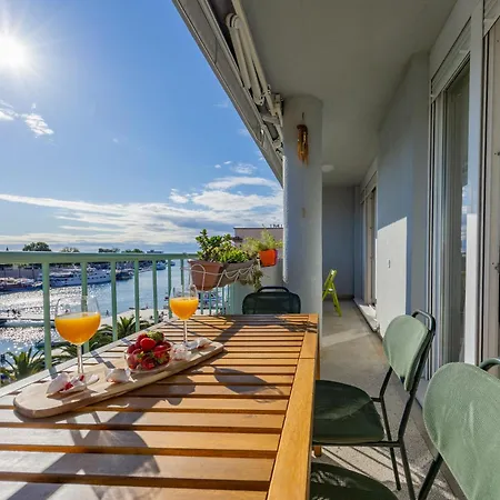 Harbor Lights Apartman *