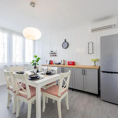 Harbor Lights Apartman