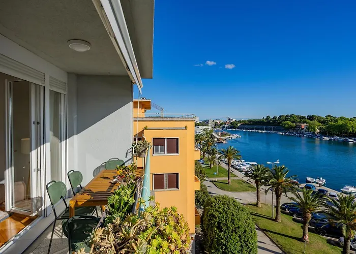 Harbor Lights דירה